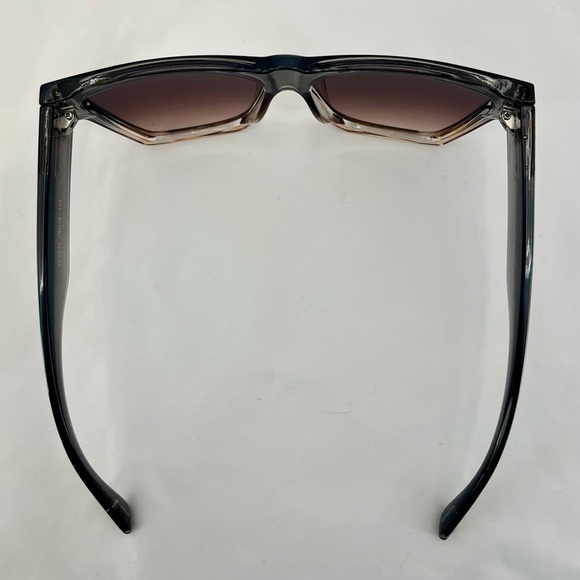 Tom Ford TF0942 Dove Sunglasses in Dark Gray & Pink with Gold Trim